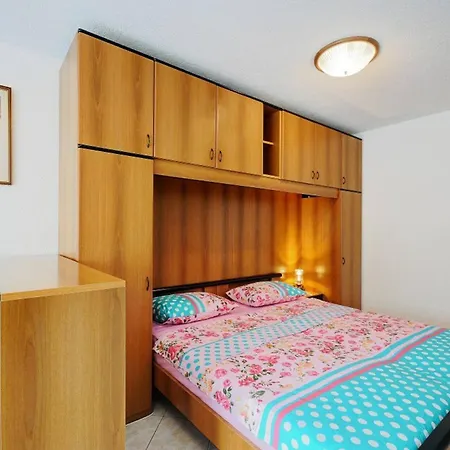 Cozy Alexandra For Relaxed Vacation Gostinjska kuća Pula