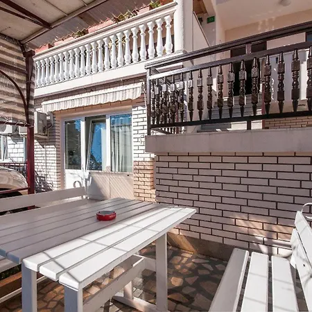 Gostinjska kuća Cozy Alexandra For Relaxed Vacation
