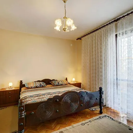 Cozy Alexandra For Relaxed Vacation Gostinjska kuća