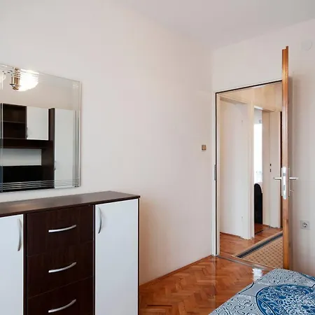 Gostinjska kuća Cozy Alexandra For Relaxed Vacation