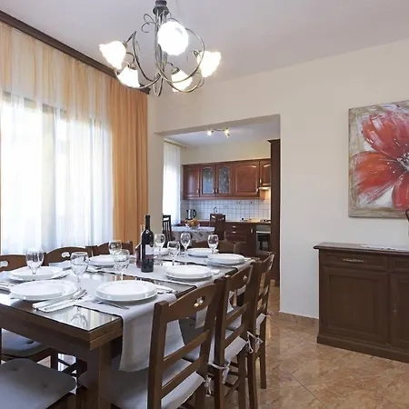Cozy Alexandra For Relaxed Vacation Gostinjska kuća Pula