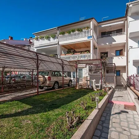 Cozy Alexandra For Relaxed Vacation Gostinjska kuća