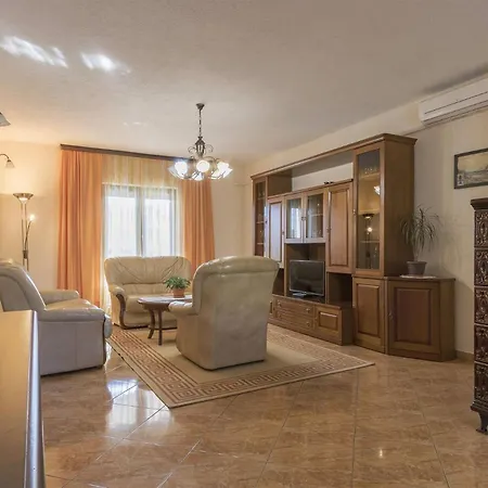 Guest house Cozy Alexandra For Relaxed Vacation