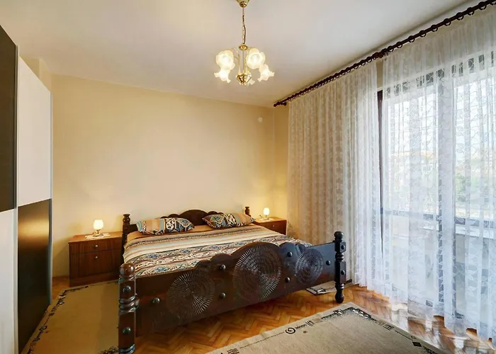 Cozy Alexandra For Relaxed Vacation Vendégház