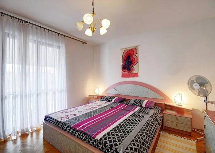 Cozy Alexandra For Relaxed Vacation Pula